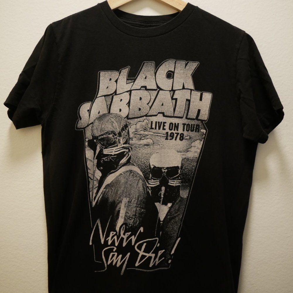 BLACK SABBATH NEVER SAY DIE LIVE ON TOUR 1978 METAL MEDIUM BLACK COTTON T-SHIRT